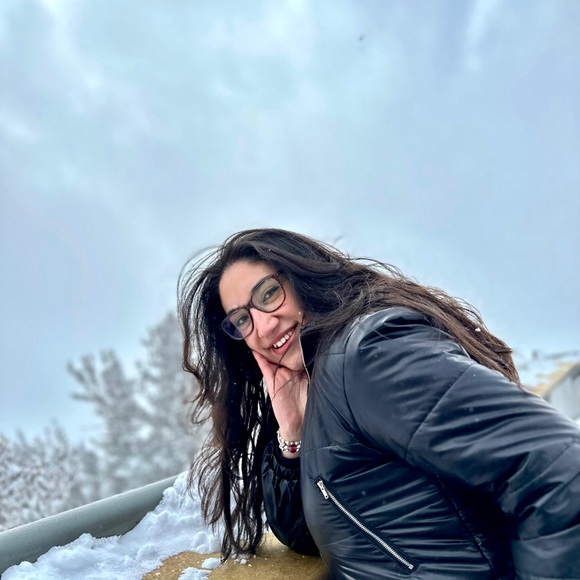 Meet your Posher, Alejandra - Picture 1 of 1